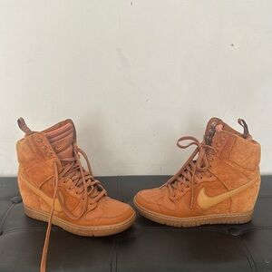 Rear find, vintage Women's Nike lightly worn wedges, water repellent tan suede.